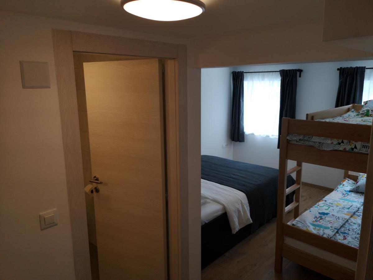 كرابينا Mega Hostel المظهر الخارجي الصورة
